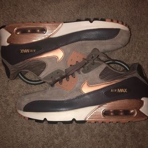 Women’s Nike Air Max 90